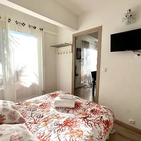 Pretty 40m With Balcony Near The Beach Fréjus