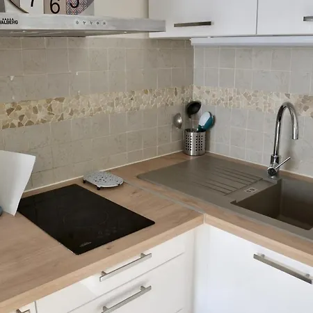 Appartement Pretty 40m With Balcony Near The Beach Fréjus