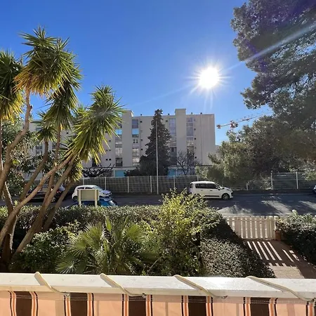 Pretty 40m With Balcony Near The Beach Διαμέρισμα Fréjus