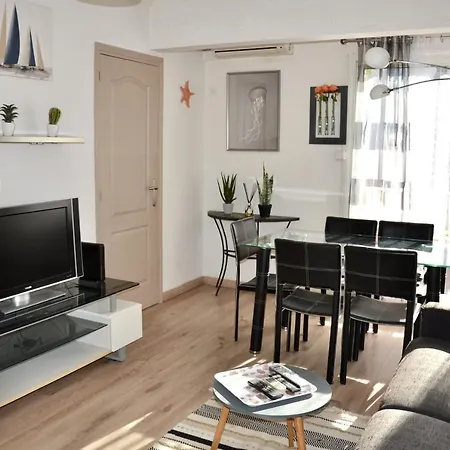 Pretty 40m With Balcony Near The Beach アパート Fréjus